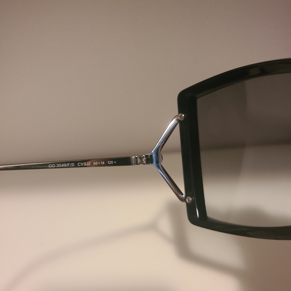 Gucci Sunglasses - Picture 9 of 9